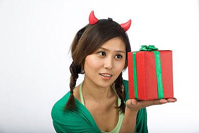 3DM速报：制售《原神》外挂被判四年，《模拟山羊3》就整活！